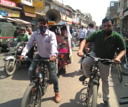 विद्युत अधिकारी ओटीएस स्कीम के प्रचार के लिए साइकिल पर निकले