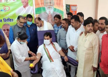 मोदी के जन्मदिन पर भाजयुमो ने लगाया विशाल रक्तदान शिविर