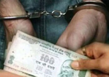 मथुरा में एंटी करप्शन टीम ने 10 हजार रु की रिश्वत लेते पुलिसकर्मी पकड़ा