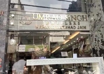 दिल्ली : जंगपुरा में ज्वेलरी शोरूम से चोरों ने छत काटकर 25 करोड़ के जेवरात किए चोरी