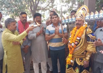 मथुरा में दशहरा पर्व पर लंकेश भक्तो ने की महा आरती , रावण के पुतला दहन पर जताया विरोध