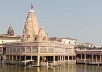 मानसी गंगा में सीवर का पानी गिरने से श्रद्धालुओं की आस्था पर चोट , प्रशासन बेअसर