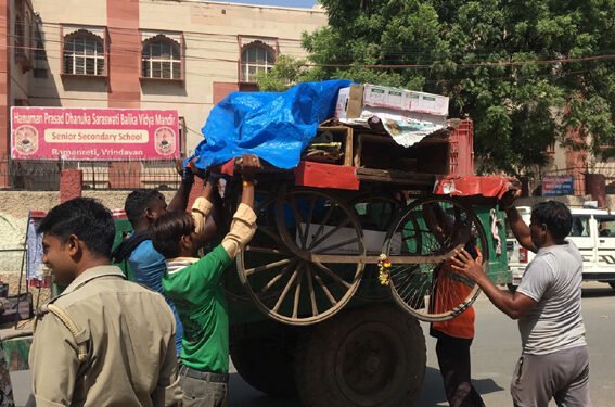 वृंदावन में प्रेम मंदिर इस्कॉन मंदिर और वैष्णो देवी मंदिर के सामने से नगर निगम ने हटाया अतिक्रमण, हेमा मालिनी ने की थी शिकायत