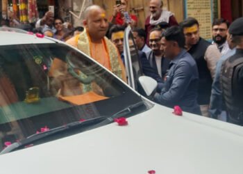 योगी अचानक पहुंचे मथुरा के विश्व प्रसिद्ध श्री द्वारकाधीश मंदिर