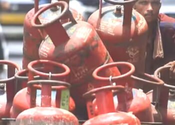 दीपावली का झटका : LPG गैस सिलेंडर की कीमतों में 100 रु की बढ़ोतरी