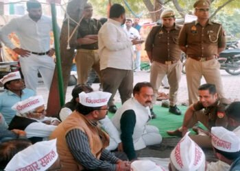 योगी के आगमन पर मथुरा में एस एस पी आवास के समीप चल रहा धनगर समाज का धरना हटेगा