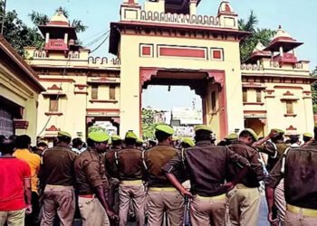 वाराणसी: बीएचयू परिसर में छात्र गुटों में टकराव : 49 लोगों पर मुकदमा दर्ज