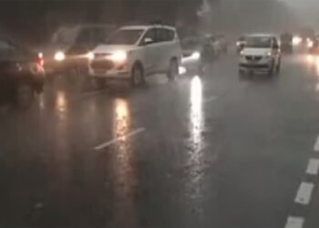 Gujarat Rains: गुजरात में बेमौसम बारिश के बाद बिजली गिरने से 20 लोगों की मौत, अमित शाह ने शोक जताया