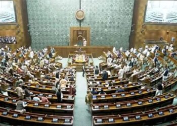 संसद: विपक्ष के 14 सांसद लोकसभा से निलंबित, गलत बर्ताव के चलते कार्रवाई