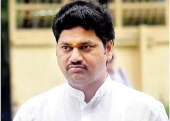 महाराष्ट्र के कृषि मंत्री धनंजय मुंडे कोरोना वायरस से संक्रमित, अपने आवास पर हुए क्वारंटाइन