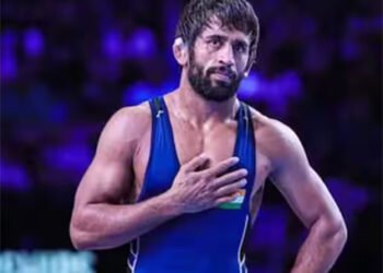Bajrang Punia: कुश्ती संघ के नए अध्यक्ष के विरोध में बजरंग पूनिया ने पद्म श्री लौटाया, फुटपाथ पर रखकर वापस लौटे