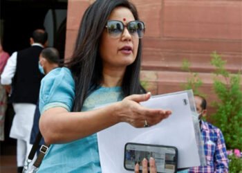 पैसे लेकर सवाल पूछने के मामले में महुआ मोइत्रा की लोकसभा सदस्यता खत्म