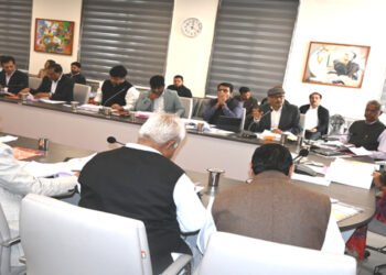 मथुरा वृंदावन विकास प्राधिकरण की 100 वीं बोर्ड बैठक में 639.40 करोड़ रुपए का बजट पेश