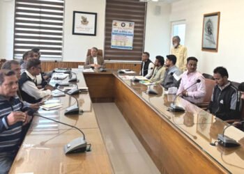 मथुरा में सभी संविदा और आउट सोर्सिंग कर्मचारियों को मिलेगा स्वास्थ्य बीमा का लाभ: शैलजाकांत