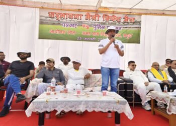 मथुरा में पुलिस प्रशासन एकादश ने मैत्री क्रिकेट मैच में पत्रकारों को किया 10 विकेट से पराजित