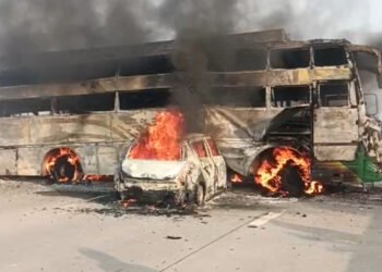 एक्सप्रेस वे पर हुई रोंगटे खड़े कर देने वाली सड़क दुर्घटना, पांच लोग जिंदा जले