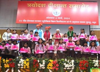 उपाधि प्राप्त छा़त्र छात्राएं पशु पालन के नये तरीके बताकर किसान की बढ़ा सकते हैं आय: आनन्दीबेन