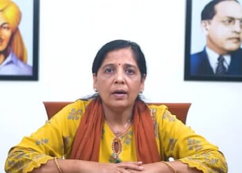 ‘केजरीवाल लोहे की तरह मजबूत, जिंदगी का हर पल देश को समर्पित’, पत्नी सुनीता ने पढ़ा सीएम का संदेश
