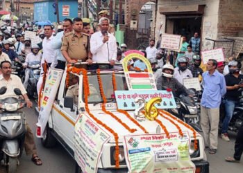 मथुरा में जिला प्रशासन की मतदाता जागरूकता रैली-रोड शो का ब्रजवासियों पर दिखा विशेष प्रभाव