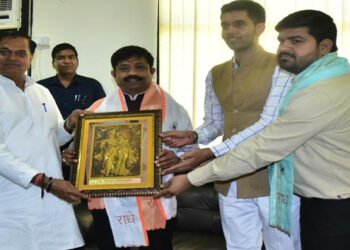 मथुरा के एसकेएस इंटरनेशनल विश्वविद्यालय पहुंचे कैबिनेट मंत्री नन्दी