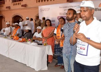 मजबूत लोकतंत्र चुनने को हर एक मतदाता डाले वोट: डीएम