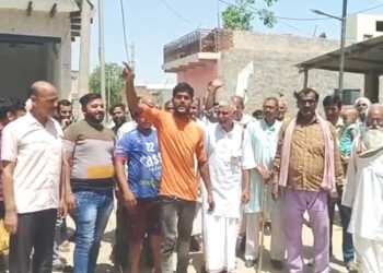 मथुरा के पर्यटन गांव मुखराई में लोक सभा चुनाव बहिष्कार का ऐलान