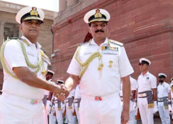 एडमिरल त्रिपाठी बने भारतीय नौसेना के नए प्रमुख , संभाला कार्यभार