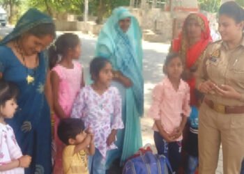 बल्देव में ऑपरेशन जागृति” कार्यक्रम के तहत महिलाओं को किया जागरूक