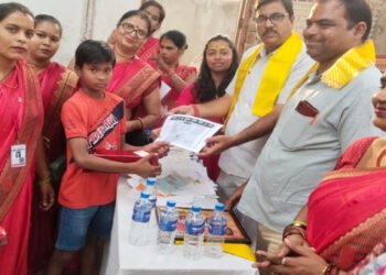 मथुरा में चित्रकला प्रतियोगिता से बच्चों का बढ़ा मनोबल, हुआ सम्मान