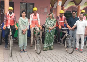नए 15 रिक्शों से होगा गोवर्धन नगर पंचायत के वार्डो में डोर टू डोर कूड़ा कलेक्शन