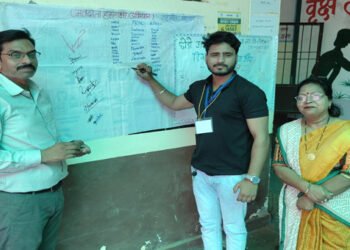 लोकसभा चुनाव में मतदाताओं को जागरूक करने के उद्देश्य से लगाई पोस्टर प्रदर्शनी