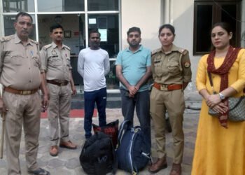 थैंक्स टू मथुरा पुलिस: वृंदावन में पुलिस ने ऑटो में छुटे बैग को सकुशल बरामद कर मालिक को सौपा