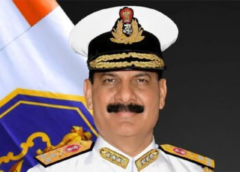 वाइस एडमिरल दिनेश कुमार त्रिपाठी होंगे देश के नए नौसेना प्रमुख