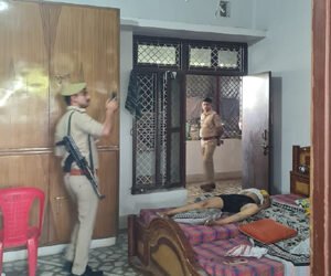 मथुरा में पति ने की पत्नी की गला रेतकर हत्या