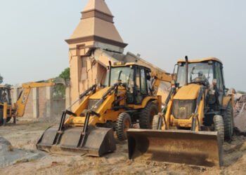 बरसाना-नंदगांव के बाद वृंदावन में अवैध कॉलोनियो पर विकास प्राधिकरण के महाबली ने बरपाया कहर