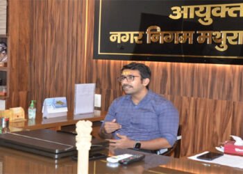 मथुरा वृंदावन की सड़कों पर मेट्रो सिटी की तरह चमकते नजर आएंगे होडिंग, यूनीपोल और एलईडी