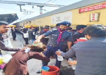 आगरा मंडल के रेलवे स्टेशनों पर ग्रीष्मकालीन भीड़ को देखते हुए विशेष सुविधाए लागू