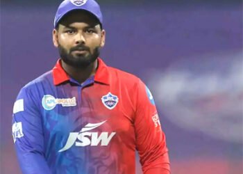 IPL 2024: दिल्ली कैपिटल्स को लगा बड़ा झटका,  ऋषभ पंत एक मैच के लिए सस्पेंड