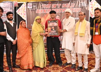 बरसाना में हुआ सोलो डांस कंपटीशन