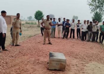 मथुरा में 24 घंटे के अंतराल में अलग-अलग स्थान पर मिले युवक युवती के अधजले शव