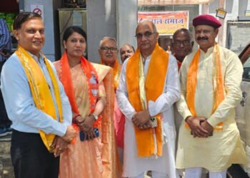 मथुरा के मेयर ने अहमदाबाद में मांगे अमित शाह के लिए वोट