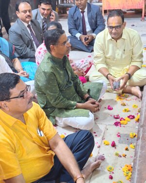 इलाहाबाद हाईकोर्ट के जस्टिस ने किए मथुरा के श्री द्वारकाधीश मंदिर में दर्शन