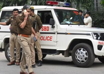 चोरी का माल खरीदने वाले फरह के स्वर्णकार को उठा ले गयी नोयडा पुलिस