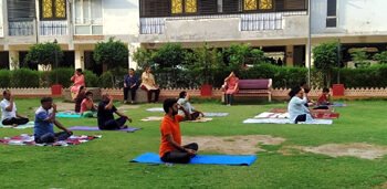 ब्रज गंगा रेजीडेन्सी सोसायटी में हुआ भव्य दिव्य योग समारोह