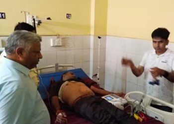 मथुरा आए रक्षा मंत्री के ड्राइवर की तबीयत बिगड़ी,  इमरजेंसी वार्ड में भर्ती