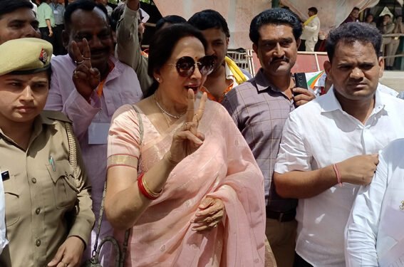 मथुरा से हेमा मालिनी जीत की ओर , 2 लाख 16 हजार से भी ज्यादा वोटो से आगे