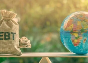 अधिक ऋण के बोझ तले वैश्विक अर्थव्यवस्था कहीं चरमरा तो नहीं जाएगी