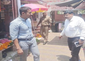 मथुरा वृंदावन के सभी प्रमुख शिव मंदिरों पर नगर निगम ने किए विशेष इंतजाम, नगर आयुक्त रंगेश्वर मंदिर पहुंचे