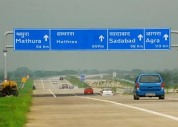 यमुना एक्सप्रेस वे पर सड़क दुघर्टना में दो लोगों की मौत