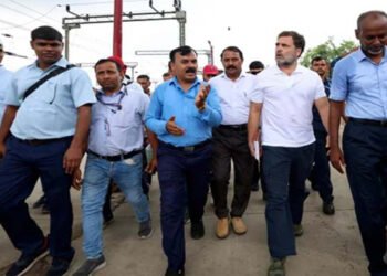 सरकार ने लोको पायलटों के जीवन को रेल की पटरी से उतार दिया : राहुल